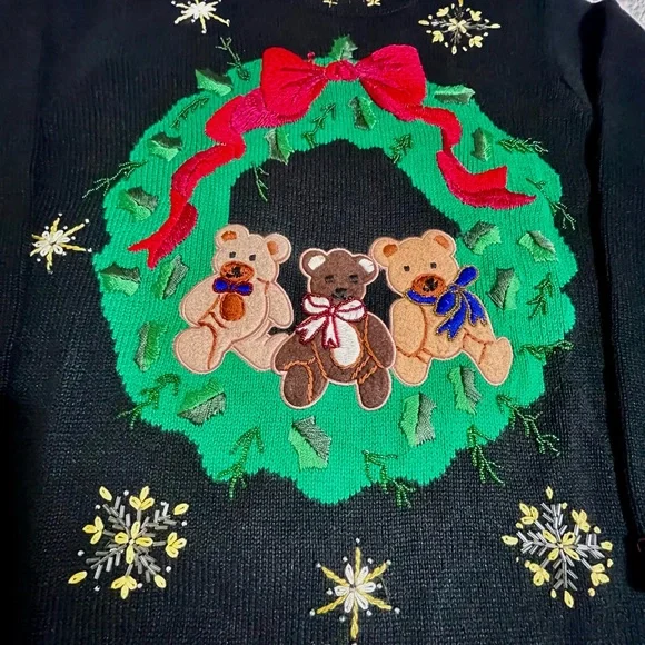 Festive Black Sweater with Teddy Bear Wreath Design Excellent Condition Size M - Picture 5 of 9